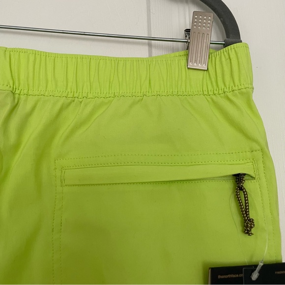 NWT Mens The North Face Class V Pull On Shorts - Sharp Green - Picture 9 of 9